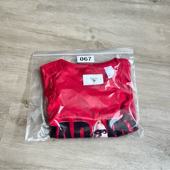 Disney Parks The Incredibles SZ Small Shirt Dad Bod Pixar Bob Parr Red NWT - Picture 7 of 7